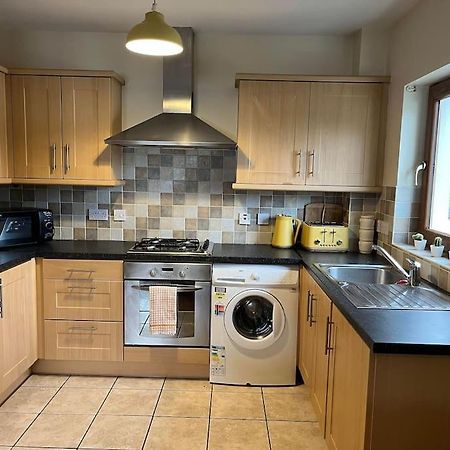 Lovely 2 Bedroom Family Apartment In Newcastle Newcastle  Buitenkant foto